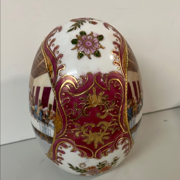 Decorative Ceramic Egg with Last Supper Design - Picture 13 of 13